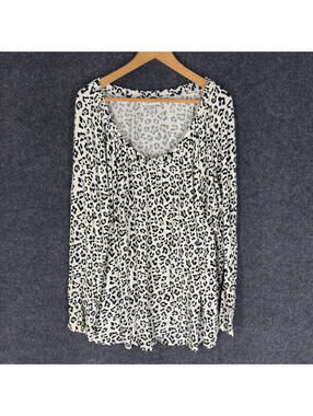 Jaclyn Smith T-Shirt Women 2X Plus White Animal Print Long Sleeve Round Neck